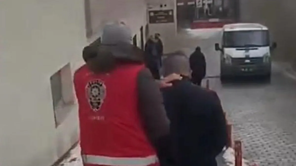 Kayseri’de aranan 3 şahıs kıskıvrak yakalandı! Kayseri’de aranan 3 şahıs kıskıvrak yakalandı!