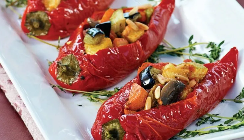 Kirmizi Biber Dolmasi Tarifi Zeytinyaglilar Ve Mezeler Sofra