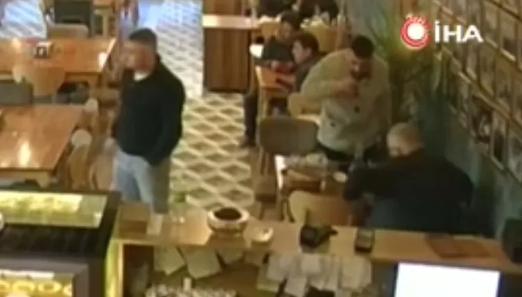 Telefonunuzu kimseye vermeyin! Arkadaşıma 1800 TL göndereceğim dedi! Taksici hesabına bakınca şoku yaşadı!