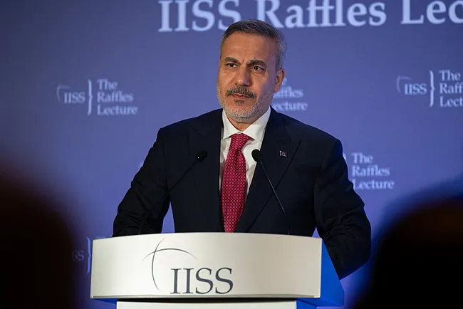 bakan-fidandan-singapur-ile-is-birligi-mesaji-yakin-calismalarimiz-surecek-1780413858174.jpg