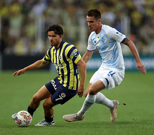 son-dakika-fenerbahce-dynamo-kiev-karsisinda-tur-pesinde-irfan-can-kahveci-direge-takildi-1658944026801.jpg