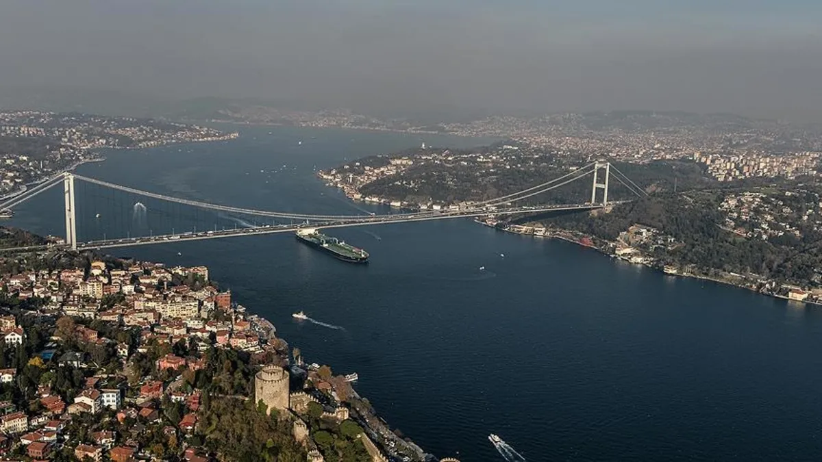 İstanbul’da bazı yollar trafiğe kapatıldı! İşte o ilçelerimiz… İstanbul’da bazı yollar trafiğe kapatıldı! İşte o ilçelerimiz…
