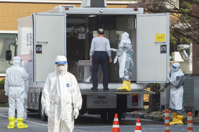 Son dakika: Avrupa'da koronavirüs alarmı! İtalya'da büyük panik! İspanya'da otel karantina altında...