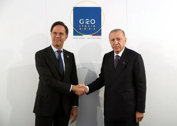 baskan-erdogan-g20-liderler-zirvesinde-ab-komisyonu-baskani-ursula-von-der-leyen-ile-gorustu-1635605177314.jpg Başkan Erdoğan'dan peş peşe kritik görüşmeler! G20'de yoğun diplomasi trafiği