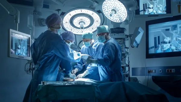ABD'de şaşkına çeviren olay! Göğüs ağrısı ve nefes darlığı sebebiyle doktora gitti: Kalbinden çimento çıktı