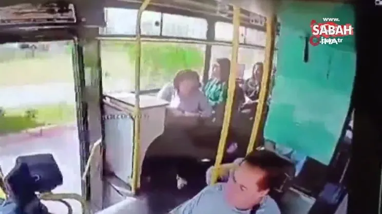 Dolmuşun açık bırakılan kapısından düşen kadın hayatını kaybetti | Video