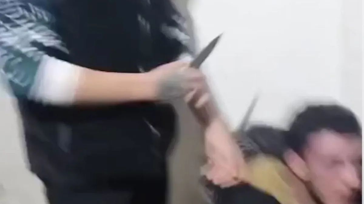 Şanlıurfa'da vahşet anlarını kaydettiler: Önce sokakta sonra evde tekme ve bıçaklı darp! Şanlıurfa'da vahşet anlarını kaydettiler: Önce sokakta sonra evde tekme ve bıçaklı darp!