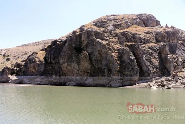 Baraj suları çekilince... Tarihi köy ortaya çıktı!