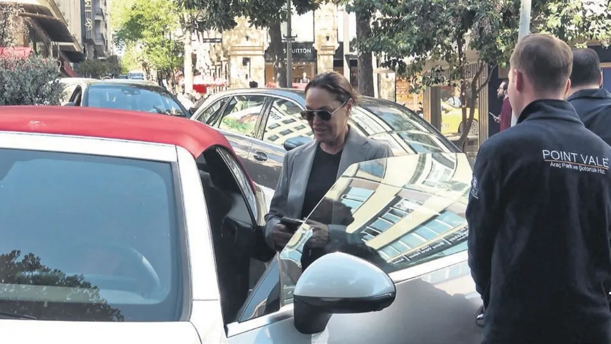 Hülya Avşar’dan yeni karar