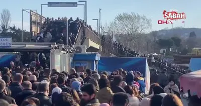 Altunizade’de metrobüs arızalandı, duraklarda yoğunluk oluştu | Video