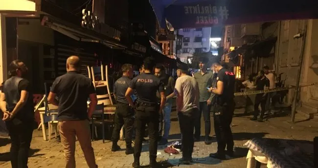 Izmir De Eglence Mekani Onunde Silahli Kavga 2 Yarali Son Dakika Haberler