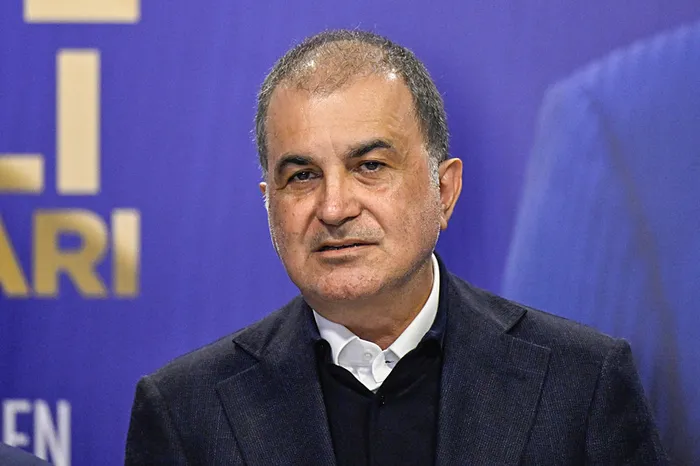 son-dakika-ak-parti-sozcusu-omer-celik-fon-sorusturmasi-aciklamasi-magdurlara-iliskin-yol-haritasi-paylasilaca-1790512826534.jpg Son Dakika | AK Parti Sözcüsü Ömer Çelik fon soruşturması açıklaması: Mağdurlara ilişkin yol haritası paylaşılacak