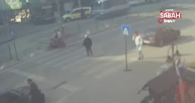 Yaşlı adam yaya geçidinden geçerken otomobil böyle çarptı | Video