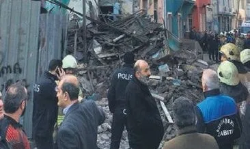 Balat’ta 3 katlı bina çöktü