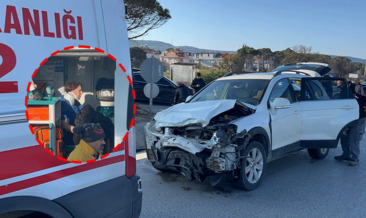 Çanakkale-İzmir yolunda can pazarı! Minibüs ile otomobil çarpıştı: 8 kişi yaralandı #canakkale