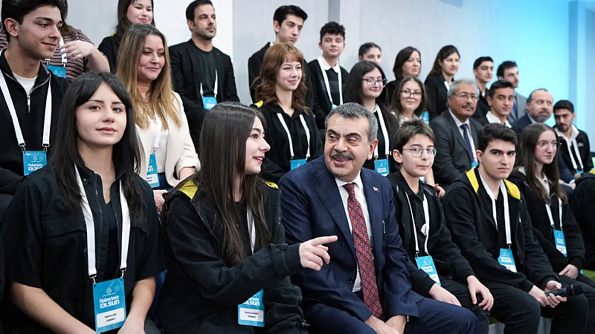 Bakan Tekin, öğrencilerin hazırladığı ‘Haberimiz Olsun’ bültenine konuk oldu Bakan Tekin, öğrencilerin hazırladığı ‘Haberimiz Olsun’ bültenine konuk oldu