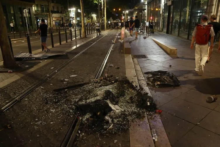 Kaos Fransa’yı esir aldı! Belediye başkanının evine saldırı: Sokaklardan korkunç görüntüler