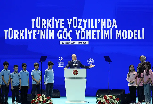 son-dakika-baskan-erdogandan-batiya-gocmen-tepkisi-insani-trajedileri-reklam-malzemesi-olarak-kullaniyorlar-1745832756178.jpeg Son dakika: Başkan Erdoğan'dan Batı'ya göçmen tepkisi: İnsani trajedileri reklam malzemesi olarak kullanıyorlar