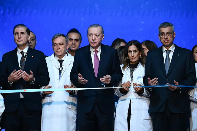 baskan-erdogan-turkiye-saglikta-oncu-ve-ornek-bir-ulke-oldu-1766751354005.jpeg Başkan Erdoğan: Türkiye sağlıkta öncü ve örnek bir ülke oldu...