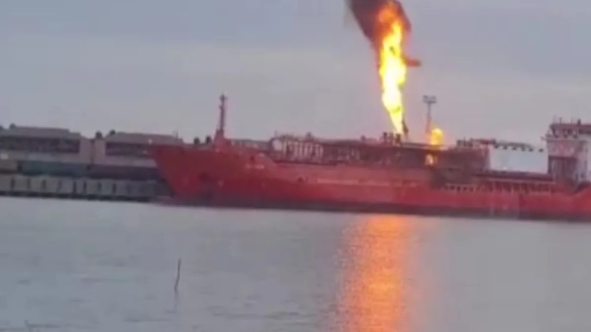 4 bin ton LNG taşıyan Türk gemisi isabet aldı 4 bin ton LNG taşıyan Türk gemisi isabet aldı