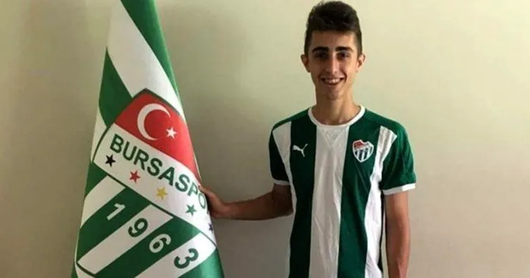 Bursaspor’un genç futbolcusu Yiğit Şengil ile yollarını ayırdı! Beşiktaş...