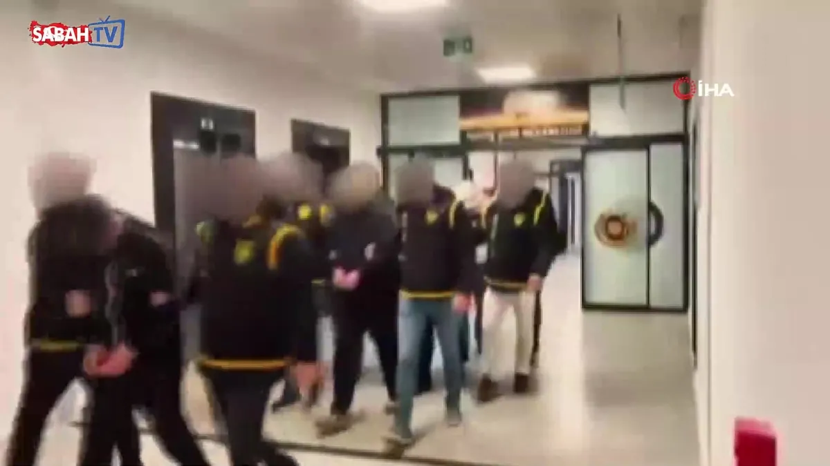 Yalova’da telefon dolandırıcısı 5 şüpheli tutuklandı | Video videosunu izle Yalova’da telefon dolandırıcısı 5 şüpheli tutuklandı | Video videosunu izle