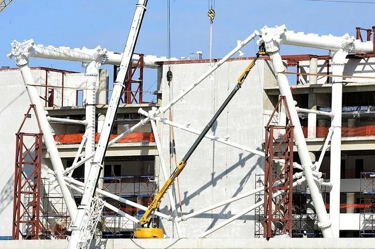 Trabzonspor’un stat inşaatında sıra çatıya geldi