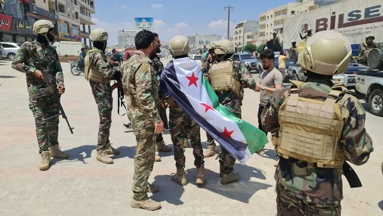 Suriye Milli Ordusu’ndan geçit töreni! Operasyon için geri sayım...