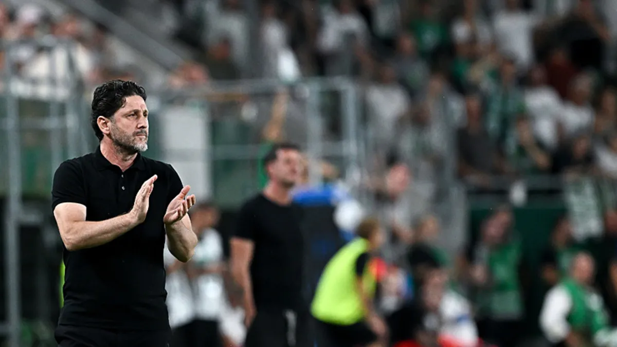 İstifa eden Fatih Tekke, takım otobüsüyle stattan ayrıldı!