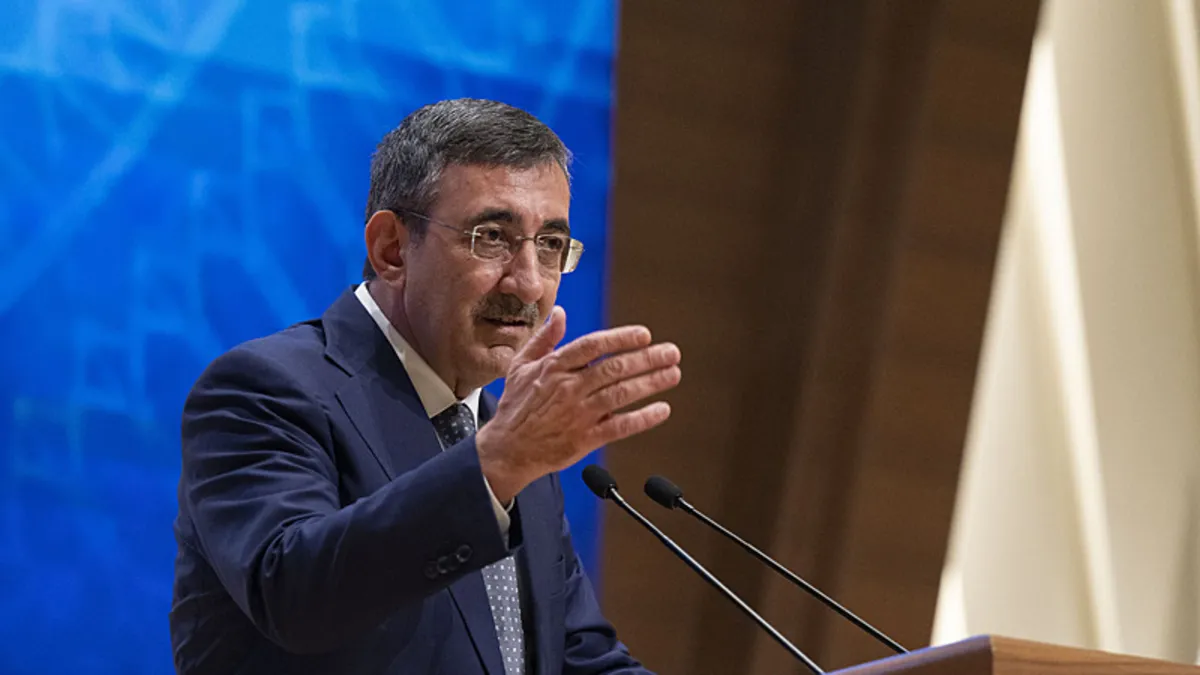 Ekonomide 3 yıllık yol haritası belli oldu: 2026'da büyüme tahmini yüzde 3.3 haber görseli