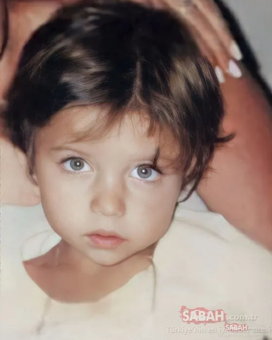 Bu tatlı kızı tanıyabildiniz mi? Şimdilerin güzel mi güzel yıldızı oldu! ’Gözler hiç değişmemiş’