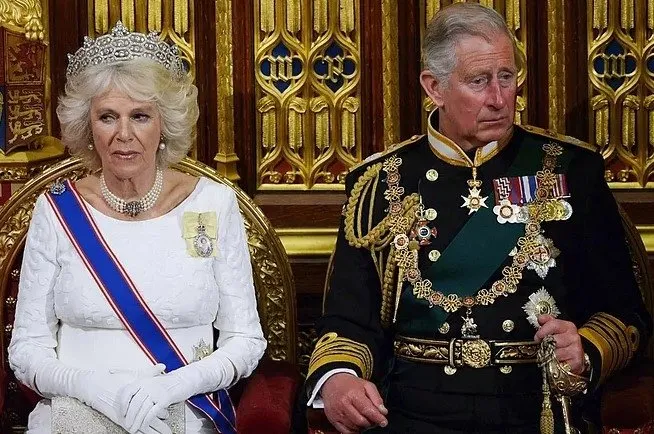 Kral Charles’ın eşi Camilla resmen ‘Kraliçe’ oluyor! Yasak aşktan tahta uzanan yol gündeme oturdu