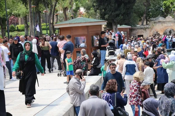 tatil-firsati-balikligole-tasti-sanliurfada-yogunluk-rekor-kirdi-1777643522203.jpg