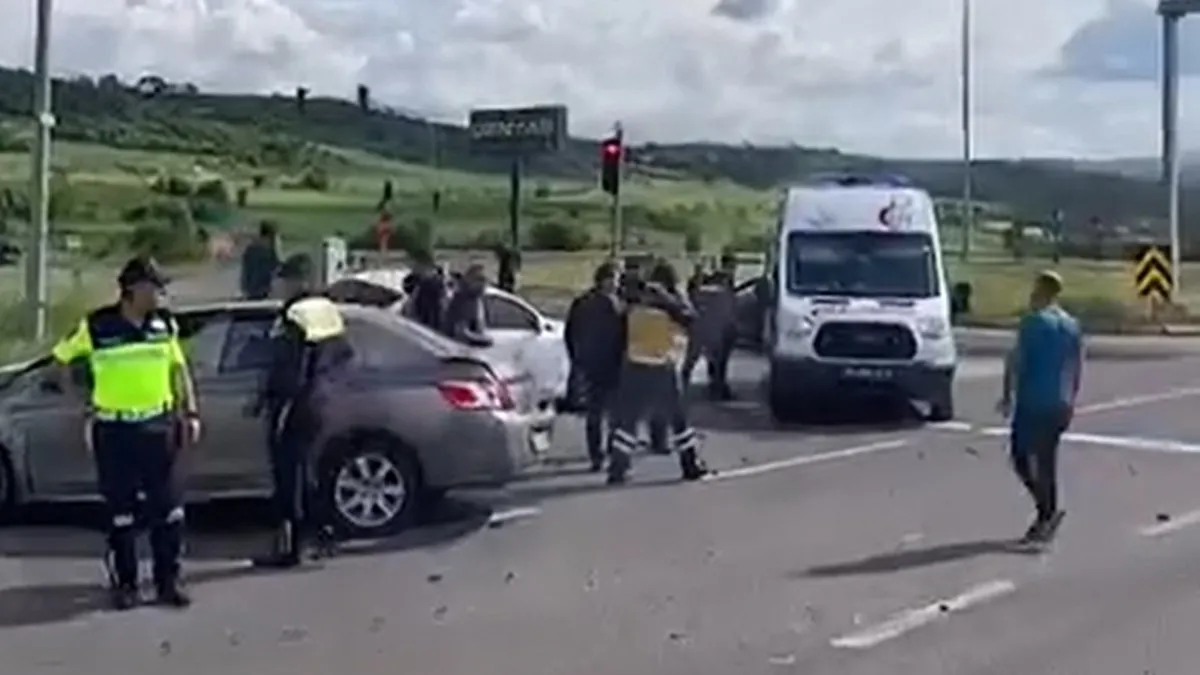 Başsavcının bulunduğu ambulans kaza yaptı: 1’i ağır, 8 yaralı! Başsavcının bulunduğu ambulans kaza yaptı: 1’i ağır, 8 yaralı!