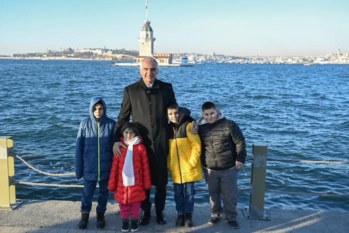 bakan-ersoy-turkiyenin-kalbine-dokunan-o-cocuklarla-bulustu-hayallerindeki-istanbulu-gorduler-1768032585901.jpg