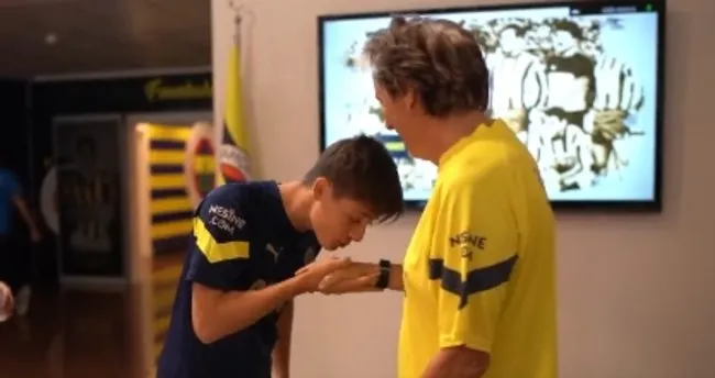 Fenerbahçe'de Arda Güler, Jorge Jesus'un elini öptü