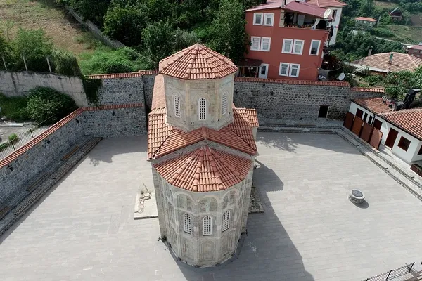 trabzonda-restore-edilen-tarihi-st-michael-kilisesi-muze-olarak-hizmete-acilacak-1661417410580.jpg