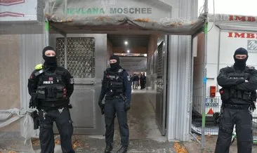 Berlin’de polis camiye botlarla girdi! Müslümanlardan büyük tepki var