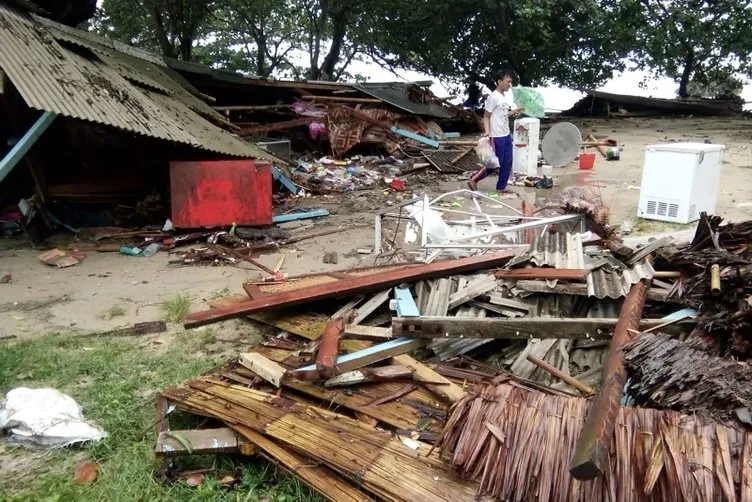 Endonezya'da tsunami! Onlarca ölü ve yüzlerce yaralı var