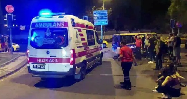 Üsküdar’da dolmuş ile taksi çarpıştı: 3 yaralı Üsküdar’da dolmuş ile taksi çarpıştı: 3 yaralı
