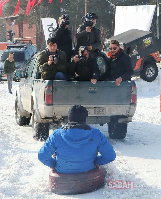 Erzurum'da karda lastik raftingi keyfi. İlk denemeyi Vali yaptı