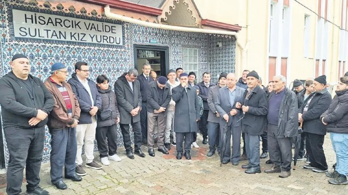 Umre kafilesi dualarla yola çıktı