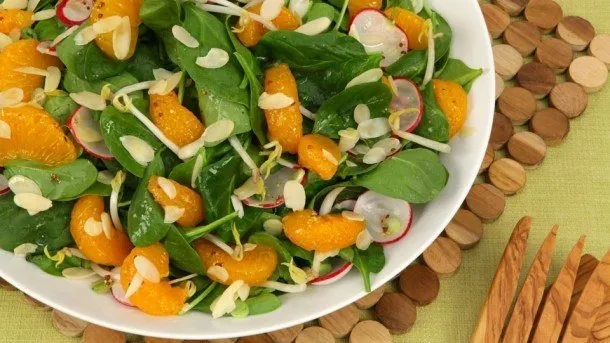 Salata tutkunlarına hitap edecek hem sağlıklı hem kolay 5 salata tarifi