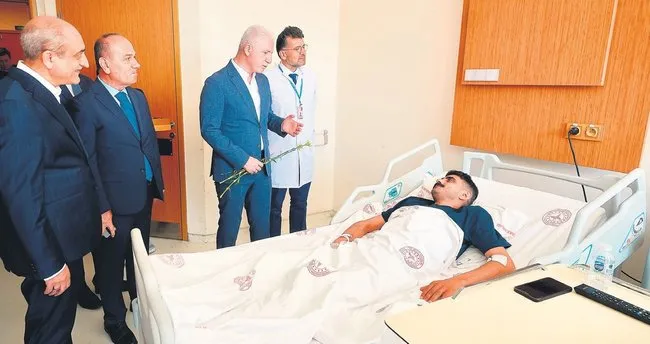 İstanbul Valisi Gül’den hastalara bayram ziyareti