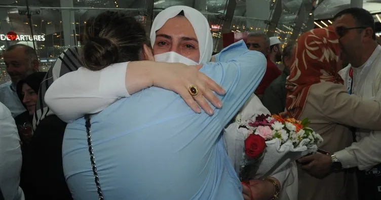 İstanbul Havalimanı’nda duygusal anlar... İlk hac kafilesi dualarla uğurlandı