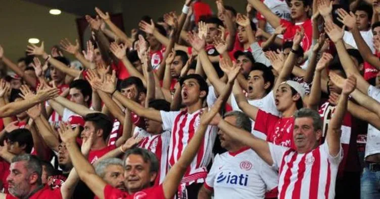 Antalyaspor’da kötü gidişe taraftar tepkisi