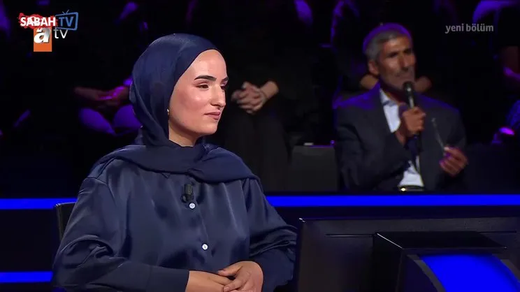 YKS sonrası babasının çiçek verdiği Çimen Güler,