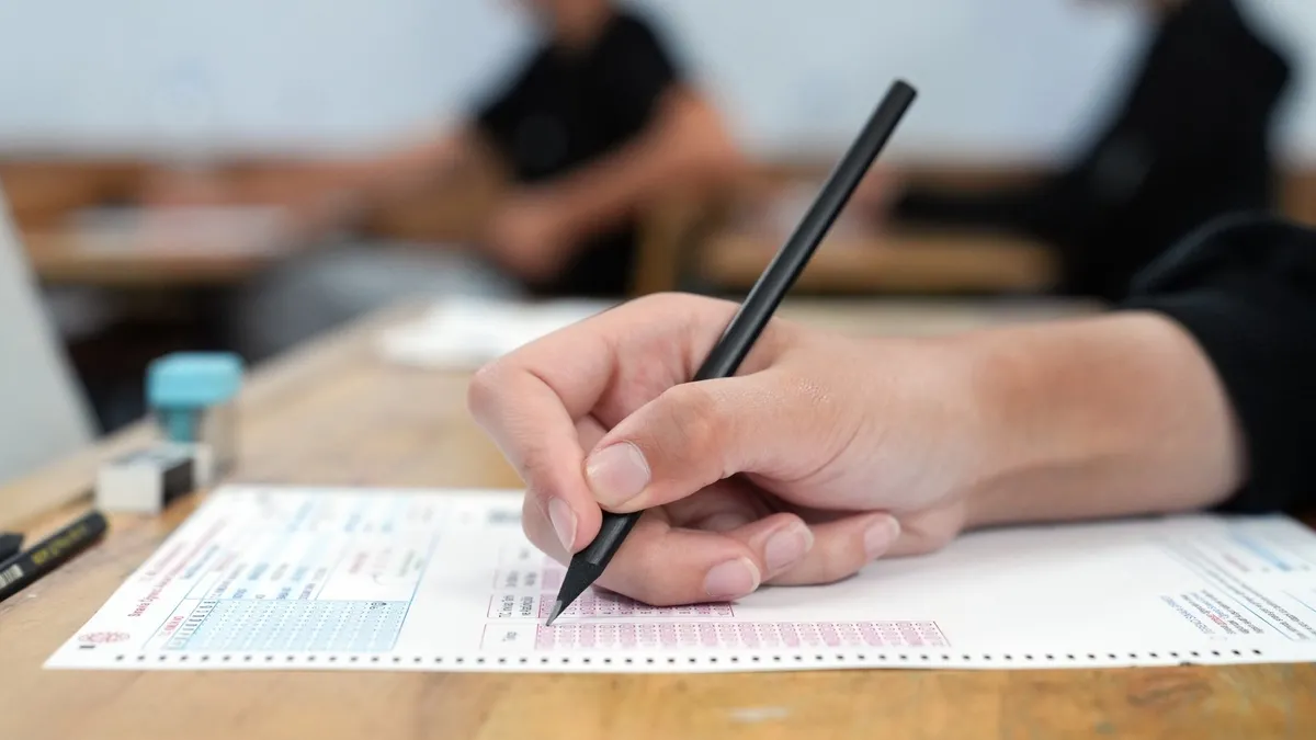 BURSLULUK SINAVI TAKVİMİ 2026: İOKBS bursluluk sınav başvuruları bitti mi, sınav ne zaman?