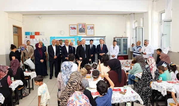depremi-yasayan-adiyamandaki-5-bin-birinci-sinif-ogrencisine-kirtasiye-destegi-1788807629707.jpg