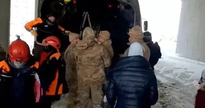 Jandarma karda kalan ailenin hasta çocuğunu hastaneye yetiştirdi | Video